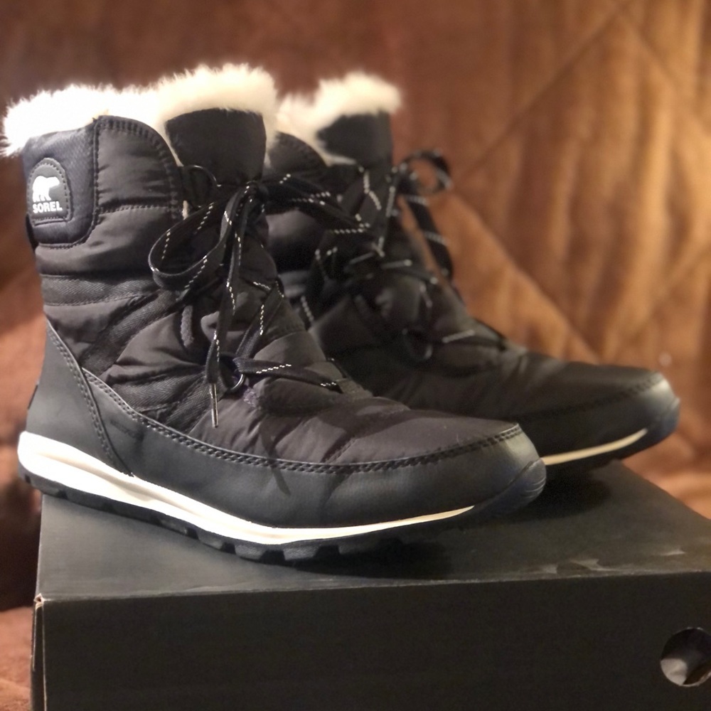 NWT. Sorel Whitney Short Lace